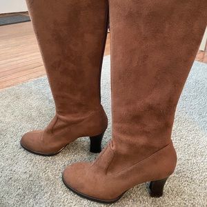 Suede boots